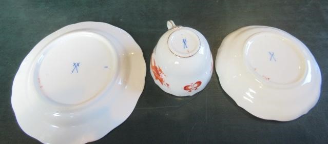 A COLLECTION OF MEISSEN DRAGON PATTERN PORCELAIN Image