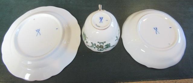 A COLLECTION OF MEISSEN DRAGON PATTERN PORCELAIN Image