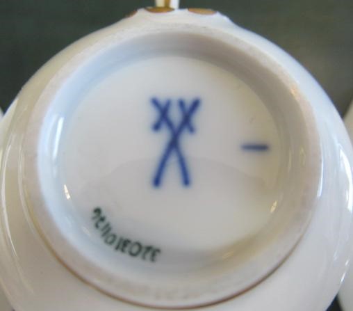 A COLLECTION OF MEISSEN DRAGON PATTERN PORCELAIN Image