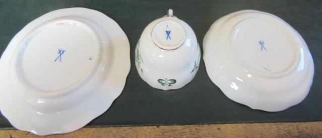 A COLLECTION OF MEISSEN DRAGON PATTERN PORCELAIN Image