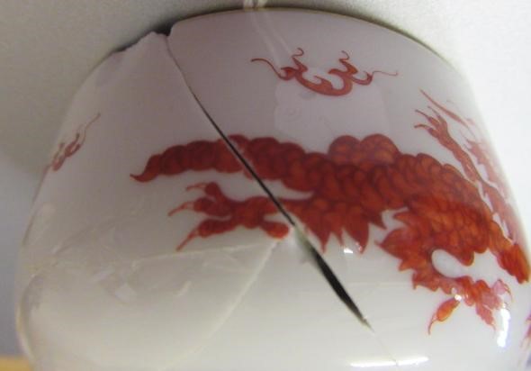 A COLLECTION OF MEISSEN DRAGON PATTERN PORCELAIN Image