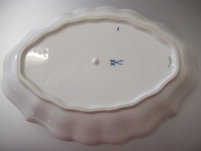 A COLLECTION OF MEISSEN DRAGON PATTERN PORCELAIN Image