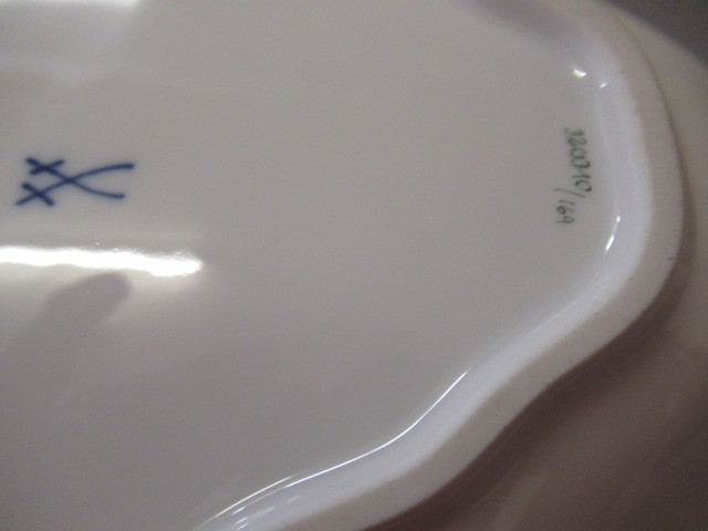 A COLLECTION OF MEISSEN DRAGON PATTERN PORCELAIN Image