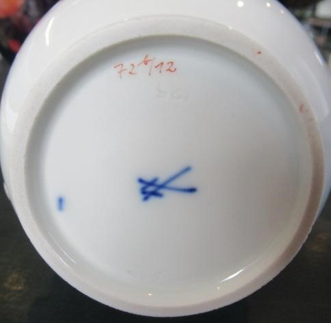 A COLLECTION OF MEISSEN DRAGON PATTERN PORCELAIN Image