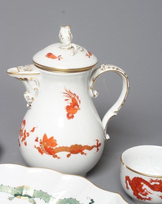 A COLLECTION OF MEISSEN DRAGON PATTERN PORCELAIN Image