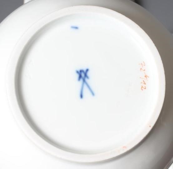 A COLLECTION OF MEISSEN DRAGON PATTERN PORCELAIN Image