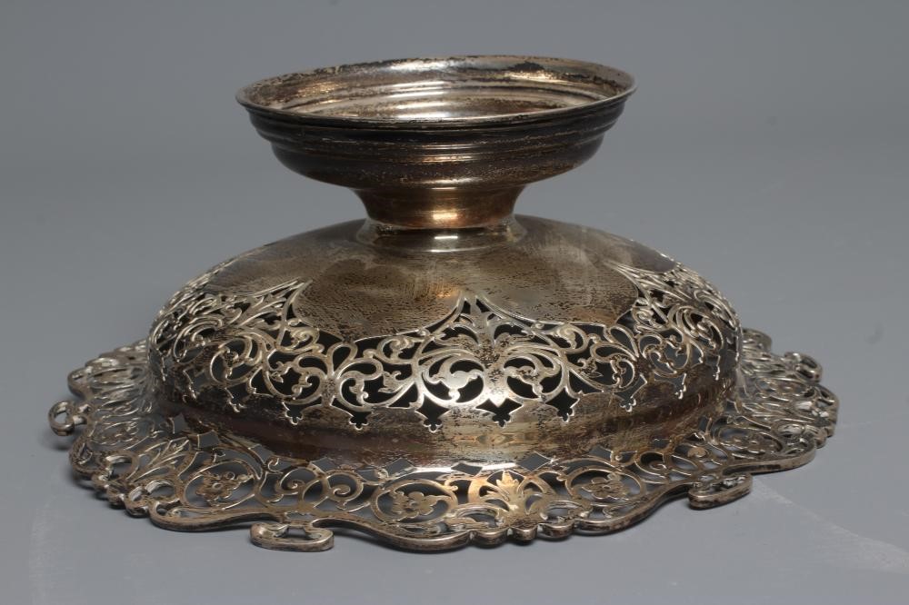 AN EDWARDIAN SILVER LOW PEDESTAL BOWL by Josiah Williams & Co. Image