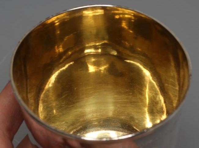 A WILLIAM IV SILVER BEAKER Image