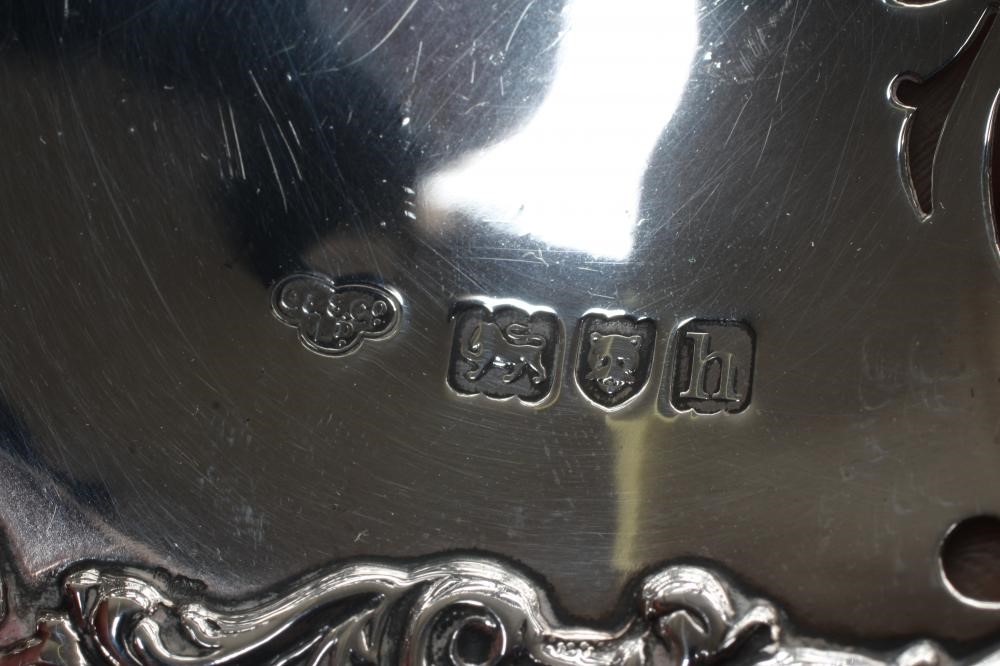 AN EDWARDIAN SILVER PEDESTAL DISH by Goldsmith's & Silversmith's Ld. Image