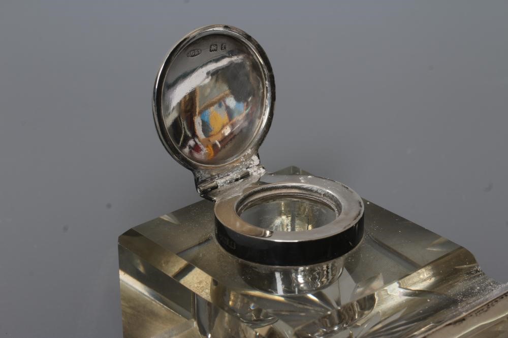 AN EDWARDIAN SILVER MOUNTED CLEAR GLASS DESK WEIGHT/INK STAND/STAMP HOLDER of wedge form Image