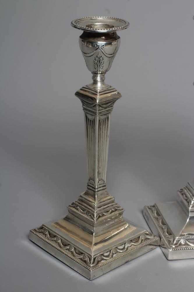 A PAIR OF EDWARDIAN SILVER CANDLESTICKS by Hawksworth Image