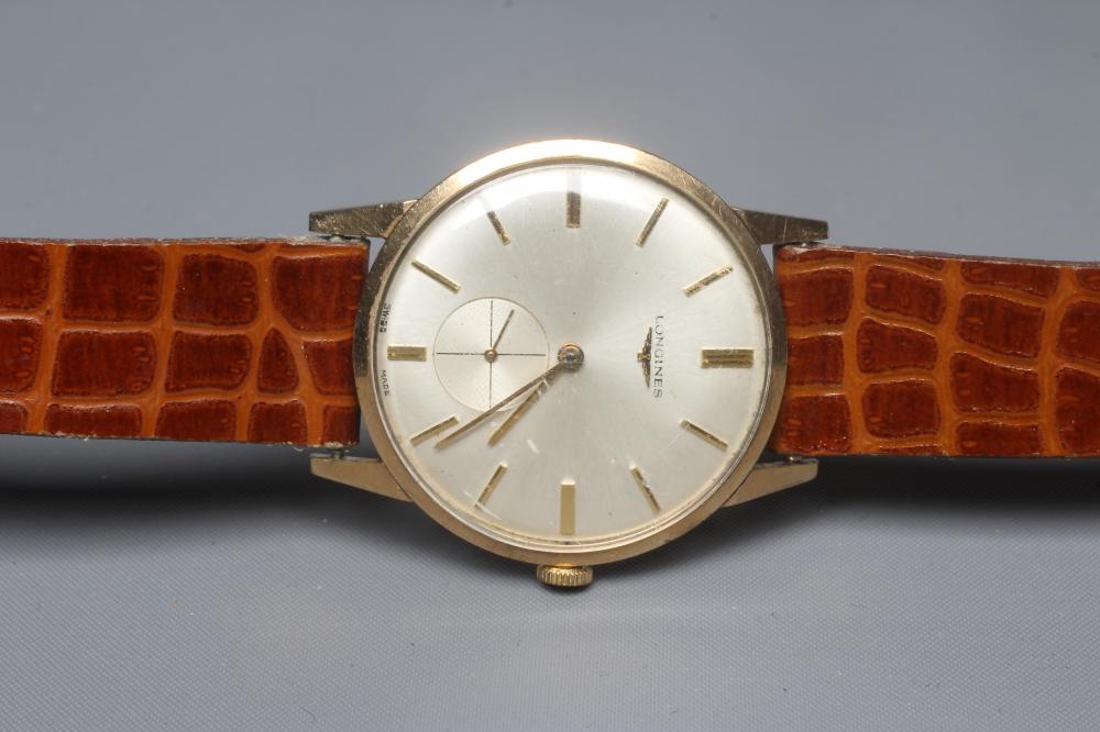 A GENTLEMAN'S 9CT GOLD LONGINES WRISTWATCH Image