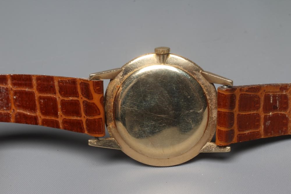 A GENTLEMAN'S 9CT GOLD LONGINES WRISTWATCH Image