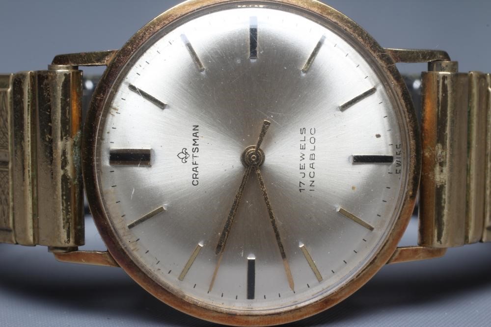A GENTLEMAN'S 14CT GOLD CRAFTSMAN WRISTWATCH Image