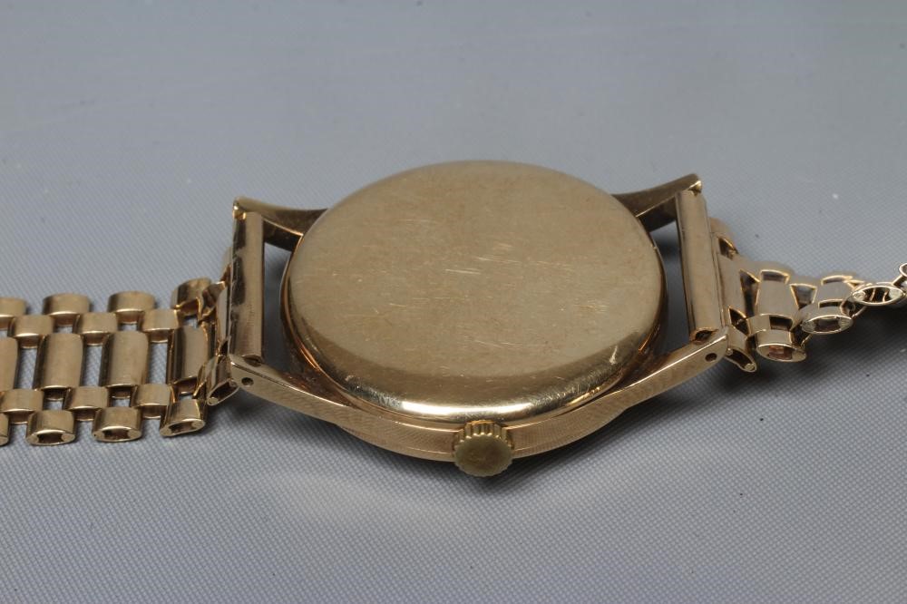 A GENTLEMAN'S 9CT GOLD LONGINES WRISTWATCH Image