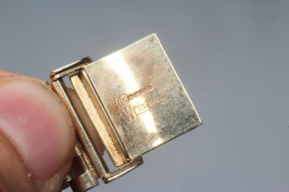A GENTLEMAN'S 9CT GOLD LONGINES WRISTWATCH Image