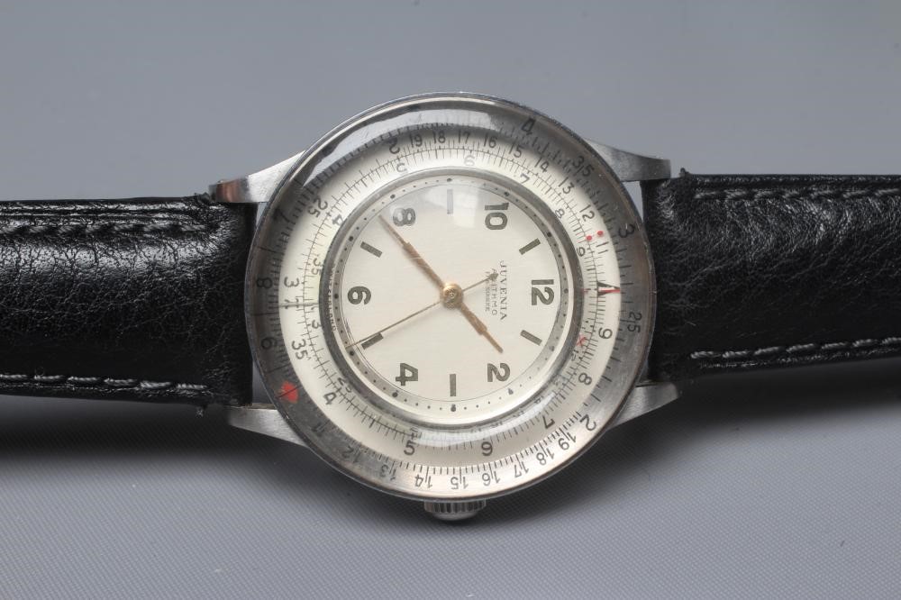 A JUVENIA ARITHMO WRISTWATCH Image