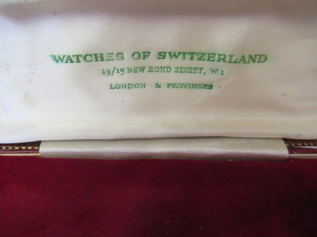 A GENTLEMAN'S JAEGER-LECOULTRE WRISTWATCH Image