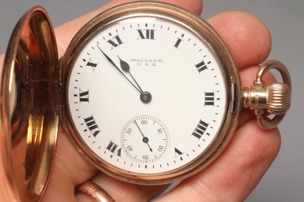 A 9CT GOLD WALTHAM TOP WIND HUNTER POCKET WATCH Image