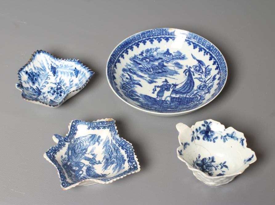 A WORCESTER PORCELAIN MOULDED BUTTERBOAT Image