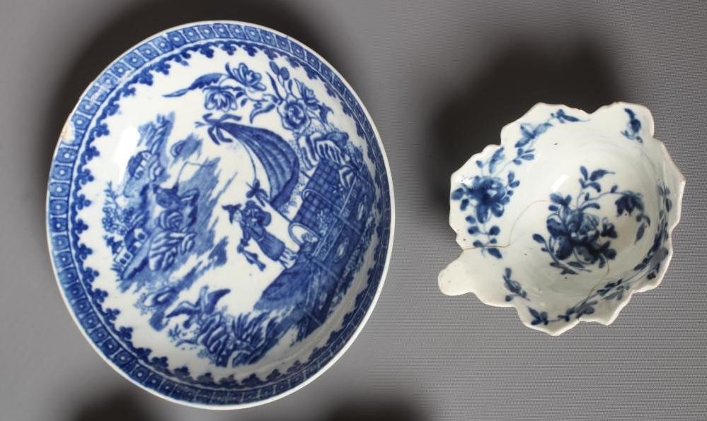 A WORCESTER PORCELAIN MOULDED BUTTERBOAT Image