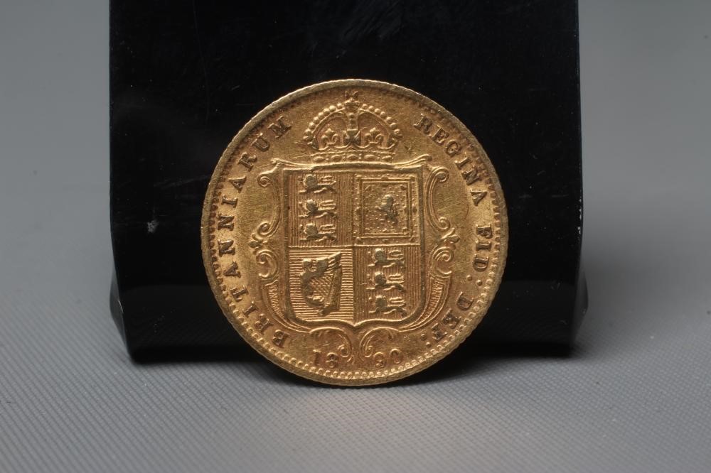 A VICTORIA SHIELD BACK HALF SOVEREIGN, 1890, 3.9g (Est. plus 20% premium) Image