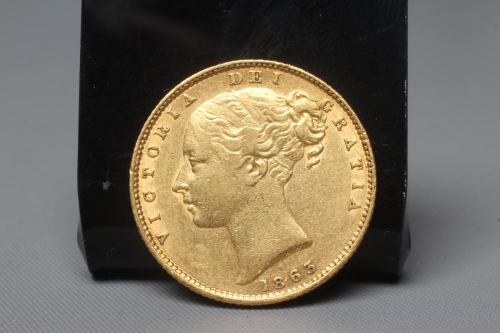 A VICTORIA YH SHIELD BACK SOVEREIGN, 1863, 7.9g (Est. plus 20% premium) Image