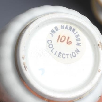 A PAIR OF WORCESTER PORCELAIN TEA BOWLS AND SAUCERS painted in underglaze blue and gilded with Image