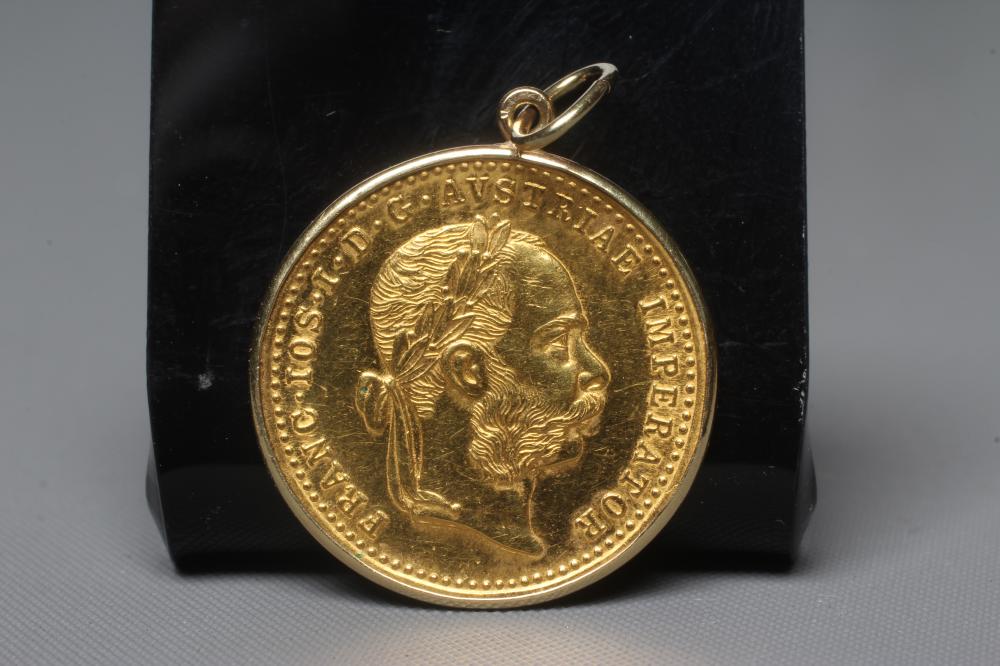 A 1915 RE-STRIKE AUSTRO-HUNGARIAN DUCAT in 14ct gold loose mount, 3.8g gross (Est. plus 24% premium Image