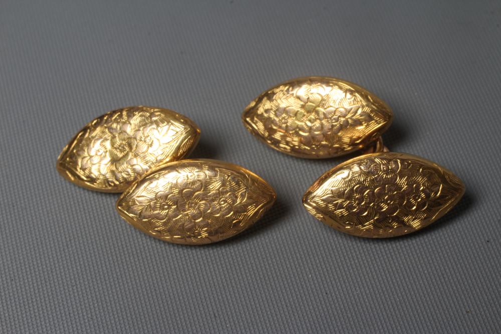 A PAIR OF EDWARDIAN 15CT GOLD CUFFLINKS of eliptical form, bright cut engraved with scrolling Image