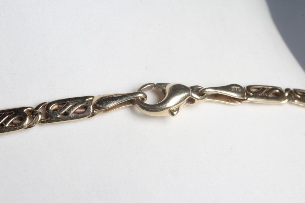 A 9CT GOLD SNAIL TYPE CHAIN NECKLACE with lobster clasp, 18.3g (Est. plus 24% premium inc. VAT) Image