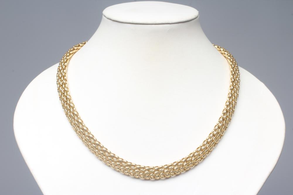 A QUADRI MESH CHOKER, stamped 750 Vincenzi *QUADRI, with slide clasp and safety hook, 53.1g Image