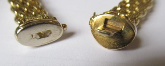 A QUADRI MESH BRACELET TO MATCH THE PREVIOUS LOT, stamped 750 Vincenzi *QUADRI, with slide clasp and Image