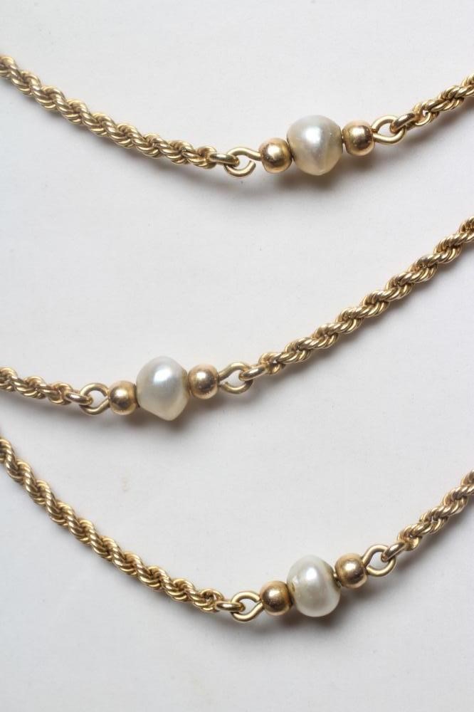 AN EDWARDIAN TRIPLE ROPE TWIST CHAIN NECKLACE Image