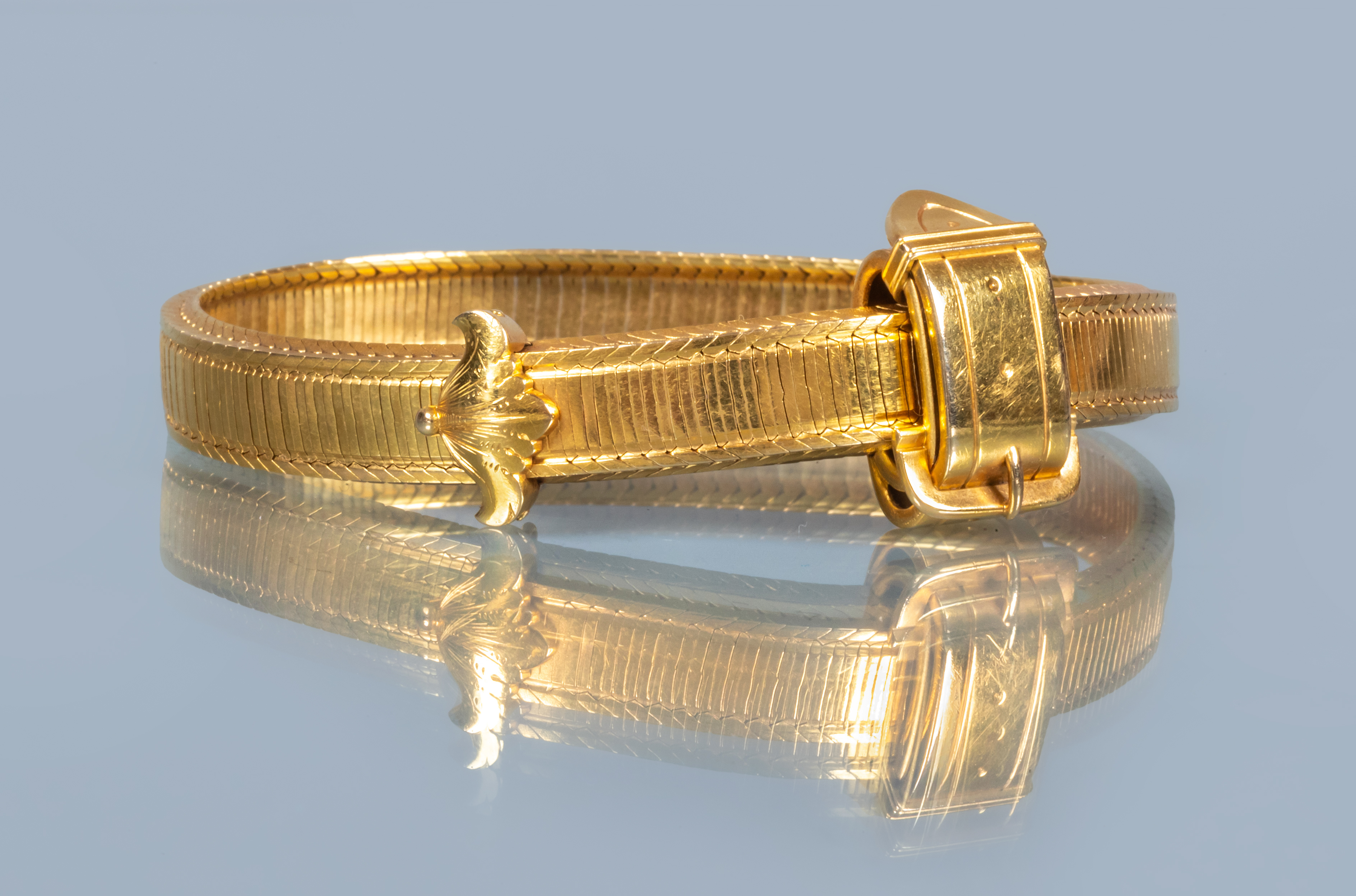 AN ARTICULATED BRACELET Image