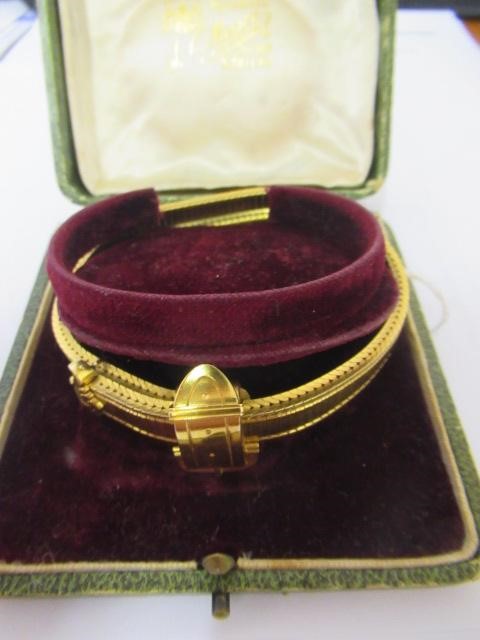AN ARTICULATED BRACELET Image