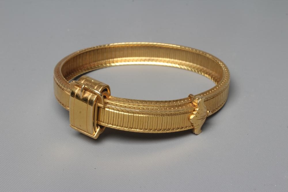 AN ARTICULATED BRACELET Image