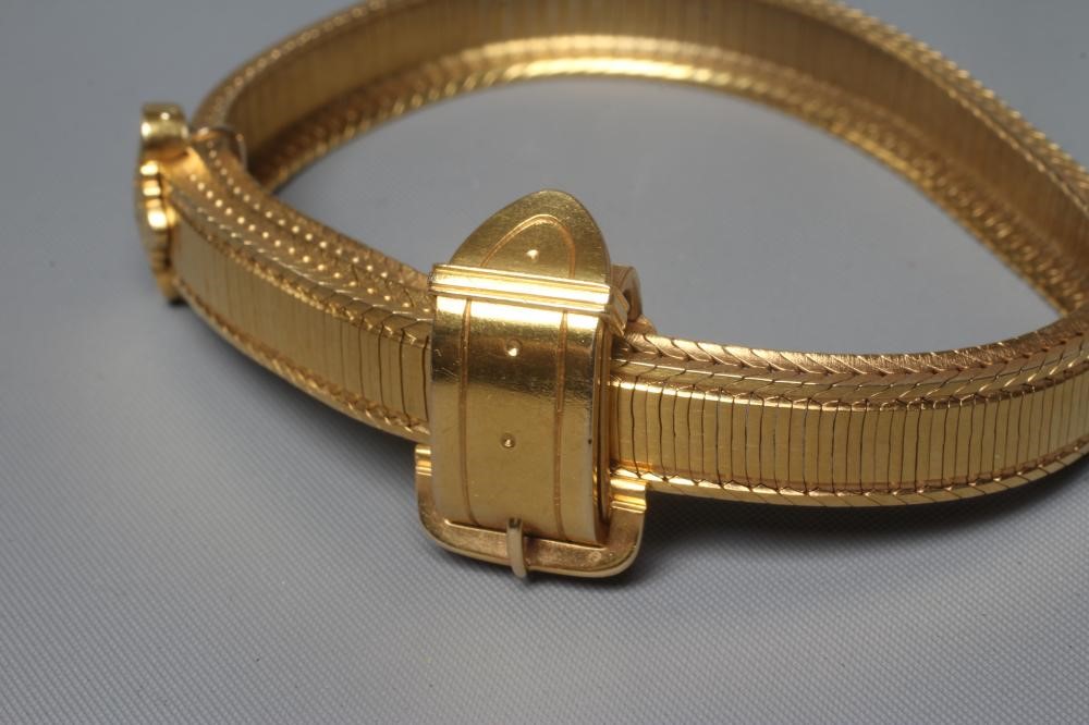 AN ARTICULATED BRACELET Image