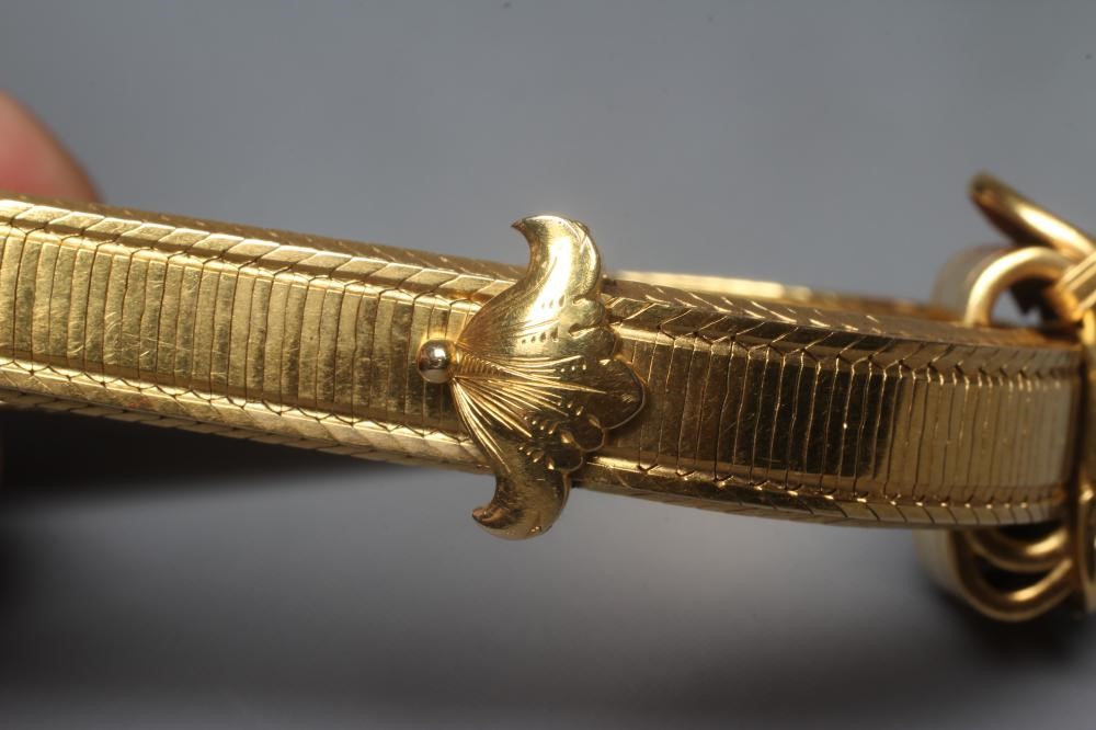 AN ARTICULATED BRACELET Image