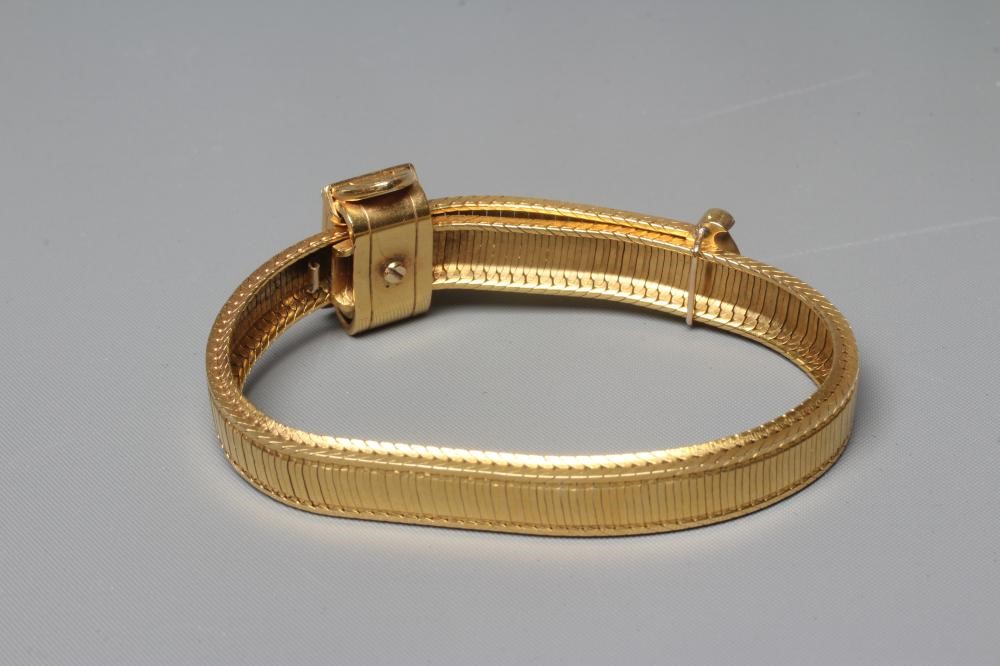 AN ARTICULATED BRACELET Image