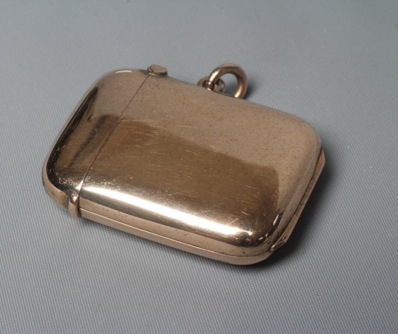 A LATE VICTORIAN NOVELTY 9CT GOLD VESTA CASE probably by Joseph Walton Image