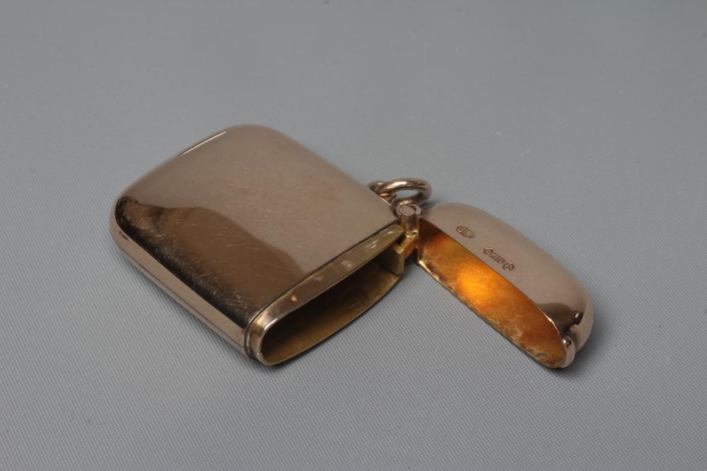 A LATE VICTORIAN NOVELTY 9CT GOLD VESTA CASE probably by Joseph Walton Image