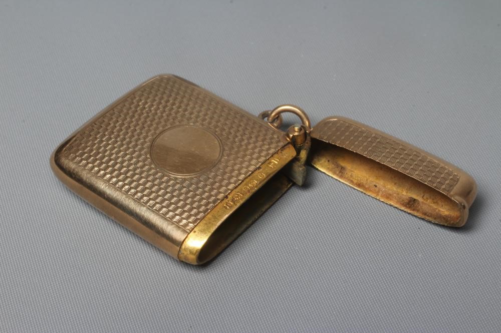 A GEORGE V 9CT GOLD VESTA CASE by Henry Matthews Image