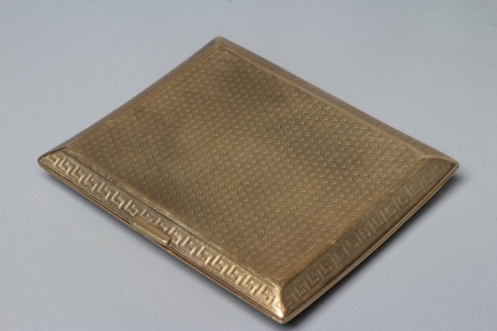 A GEORGE V 9CT GOLD CIGARETTE CASE Image