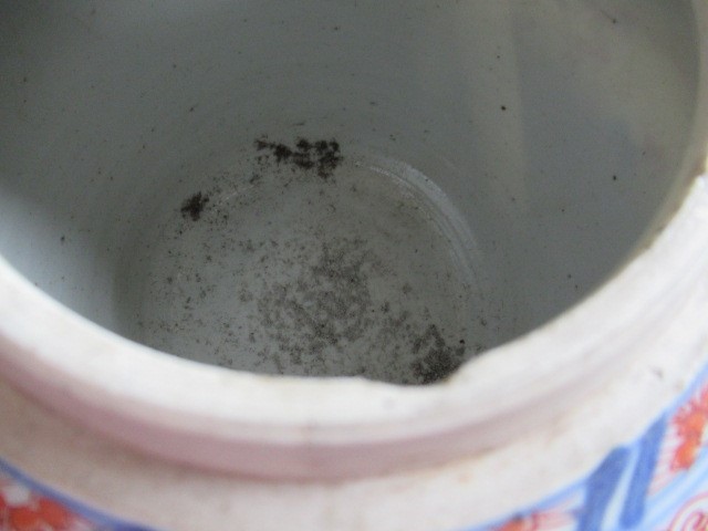 A CHINESE IMARI PORCELAIN JAR painted in underglaze blue and over painted in iron red and burnt Image