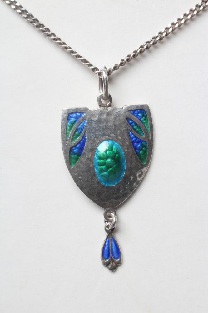AN EDWARDIAN ARTS AND CRAFTS SILVER AND ENAMEL SHIELD PENDANT Image
