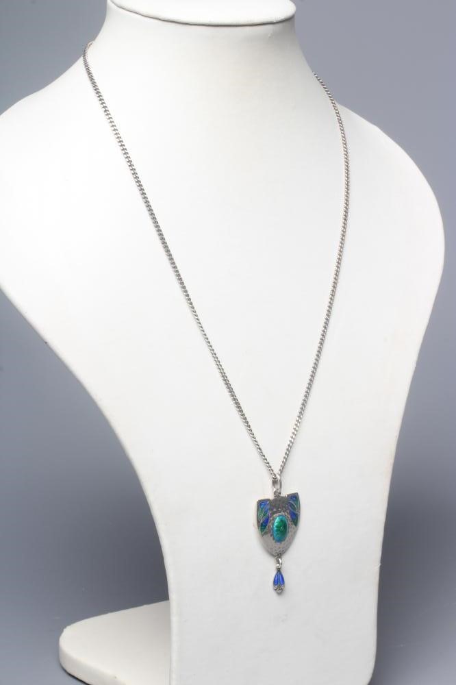 AN EDWARDIAN ARTS AND CRAFTS SILVER AND ENAMEL SHIELD PENDANT Image