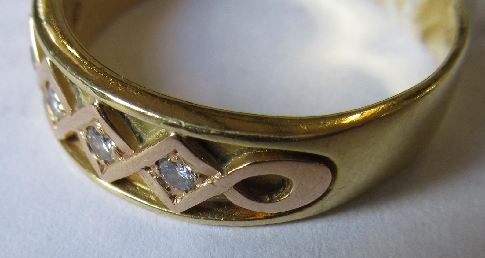 A GENTLEMAN'S DIAMOND HALF HOOP ETERNITY RING Image