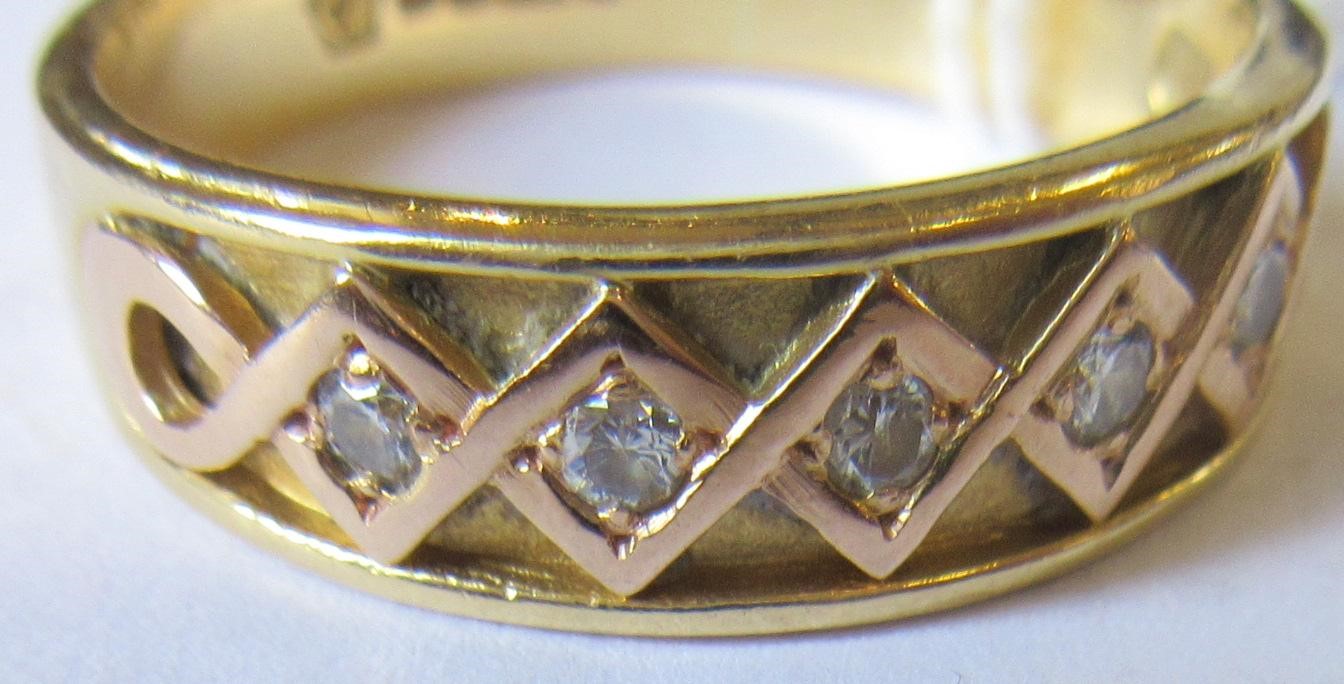 A GENTLEMAN'S DIAMOND HALF HOOP ETERNITY RING Image