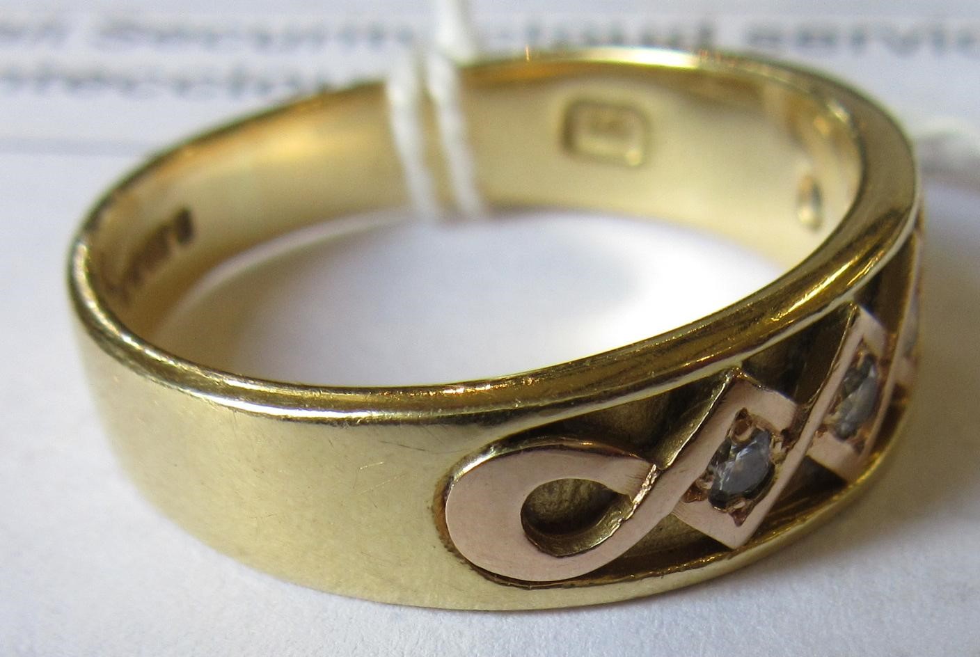 A GENTLEMAN'S DIAMOND HALF HOOP ETERNITY RING Image